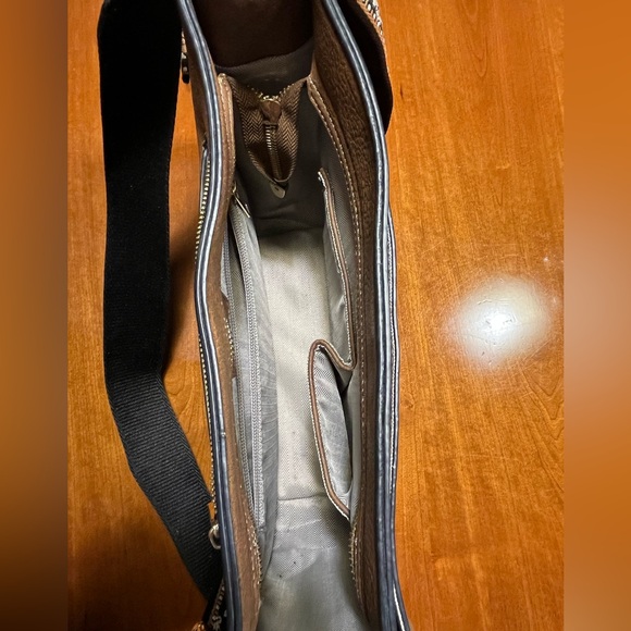 Leather Crossbody purse with guitar strap - Picture 5 of 9